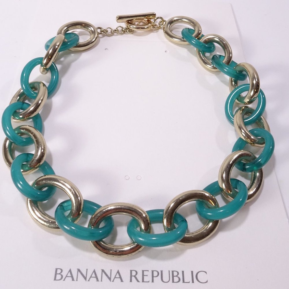 Banana Republic Lucite resin Green Gold Link Toggle Necklace